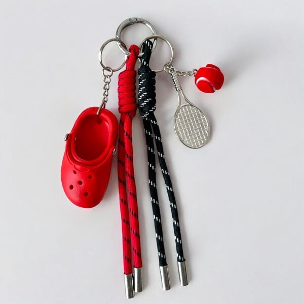 Crocs Charm – Tenis Topu & Bağcık Detaylı