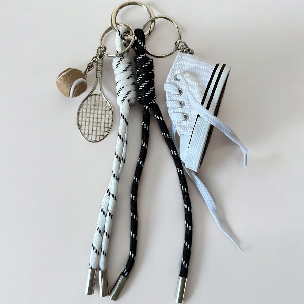 Converse  Charm – Tenis Topu & Bağcık Detaylı