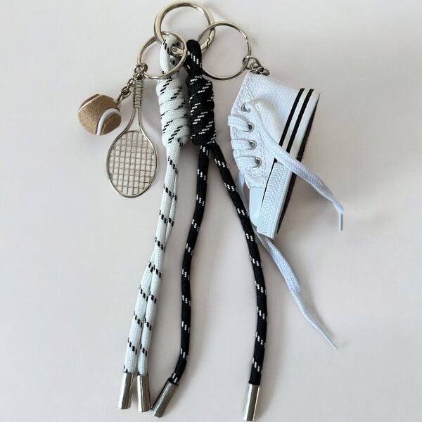 Converse  Charm – Tenis Topu & Bağcık Detaylı