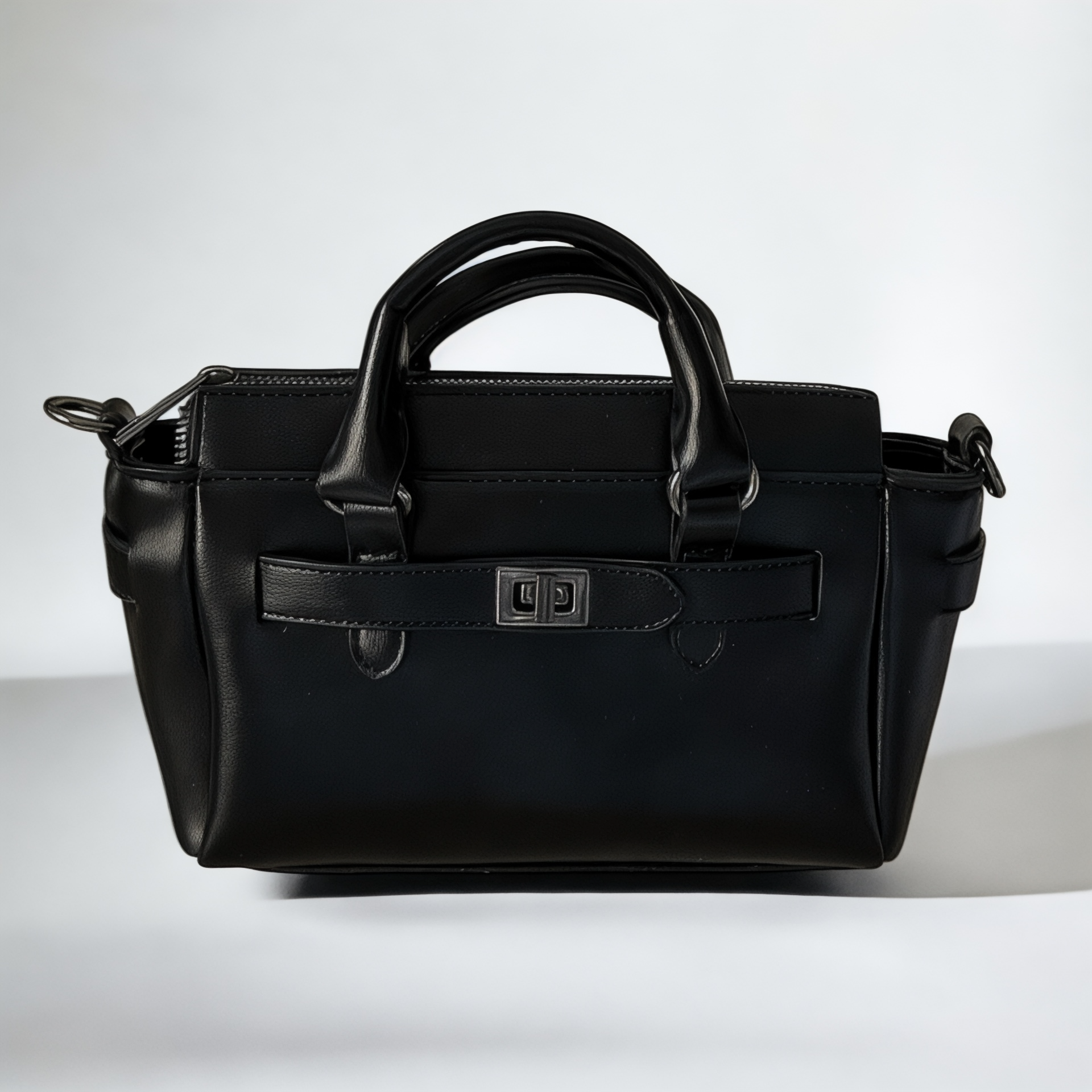 Kemer Detaylı Baget Omuz Çantası Amelia Siyah