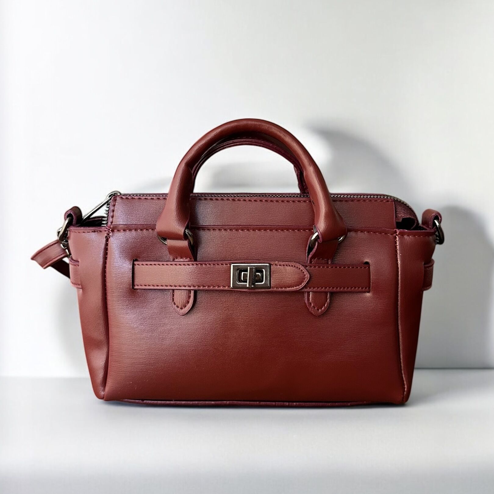 Kemer Detaylı Baget Omuz Çantası Amelia Bordo