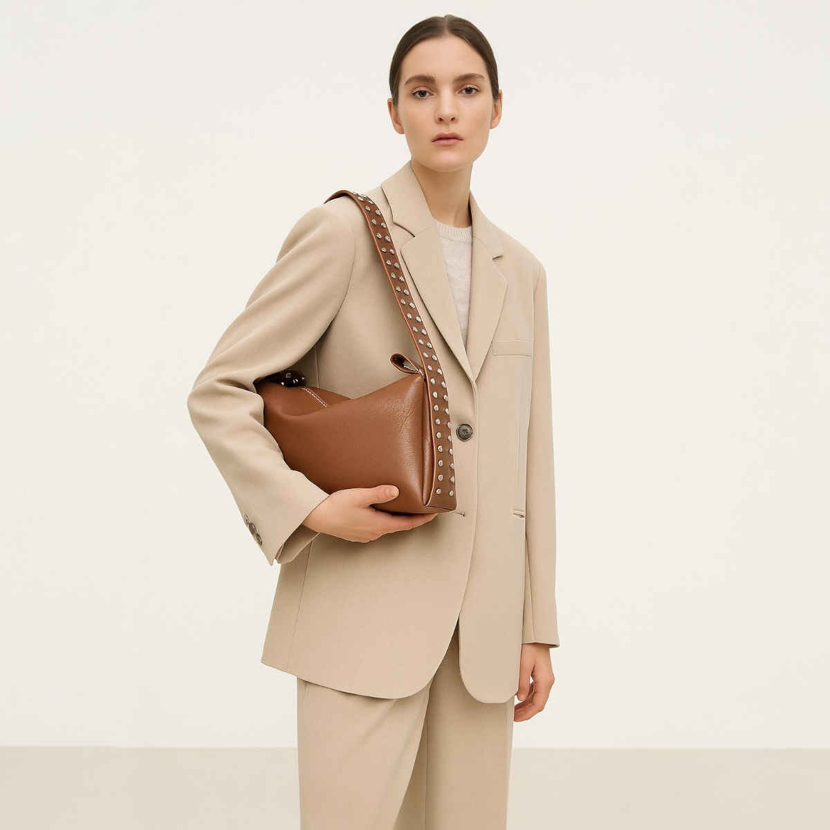 ZIMBA DETAYLI OMUZ ÇANTASI BİANCA DERİ TABA