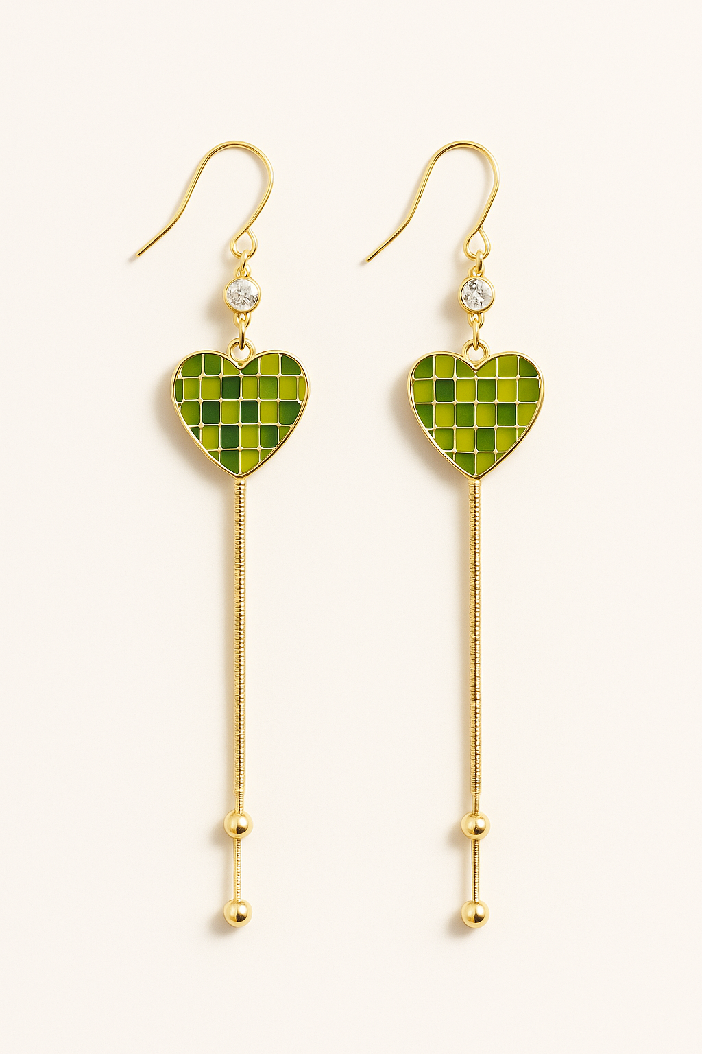 Kalpli Dama Detaylı Yeşil Küpe