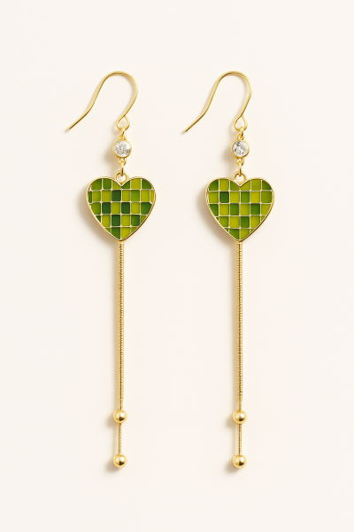 Kalpli Dama Detaylı Yeşil Küpe