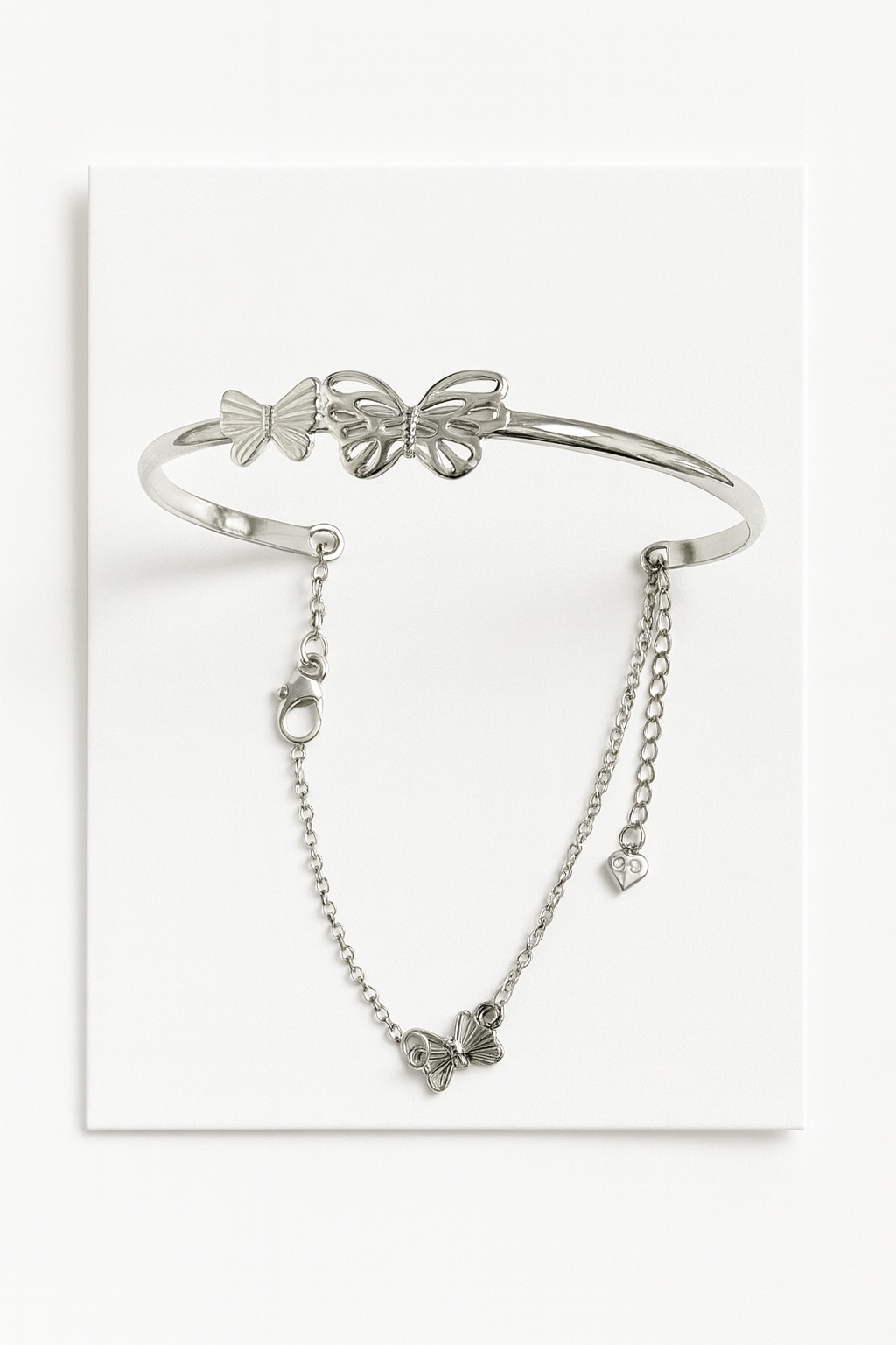 Kelebek Detaylı Sarkıtlı Gümüş Renk Kadın Zarif Bileklik
