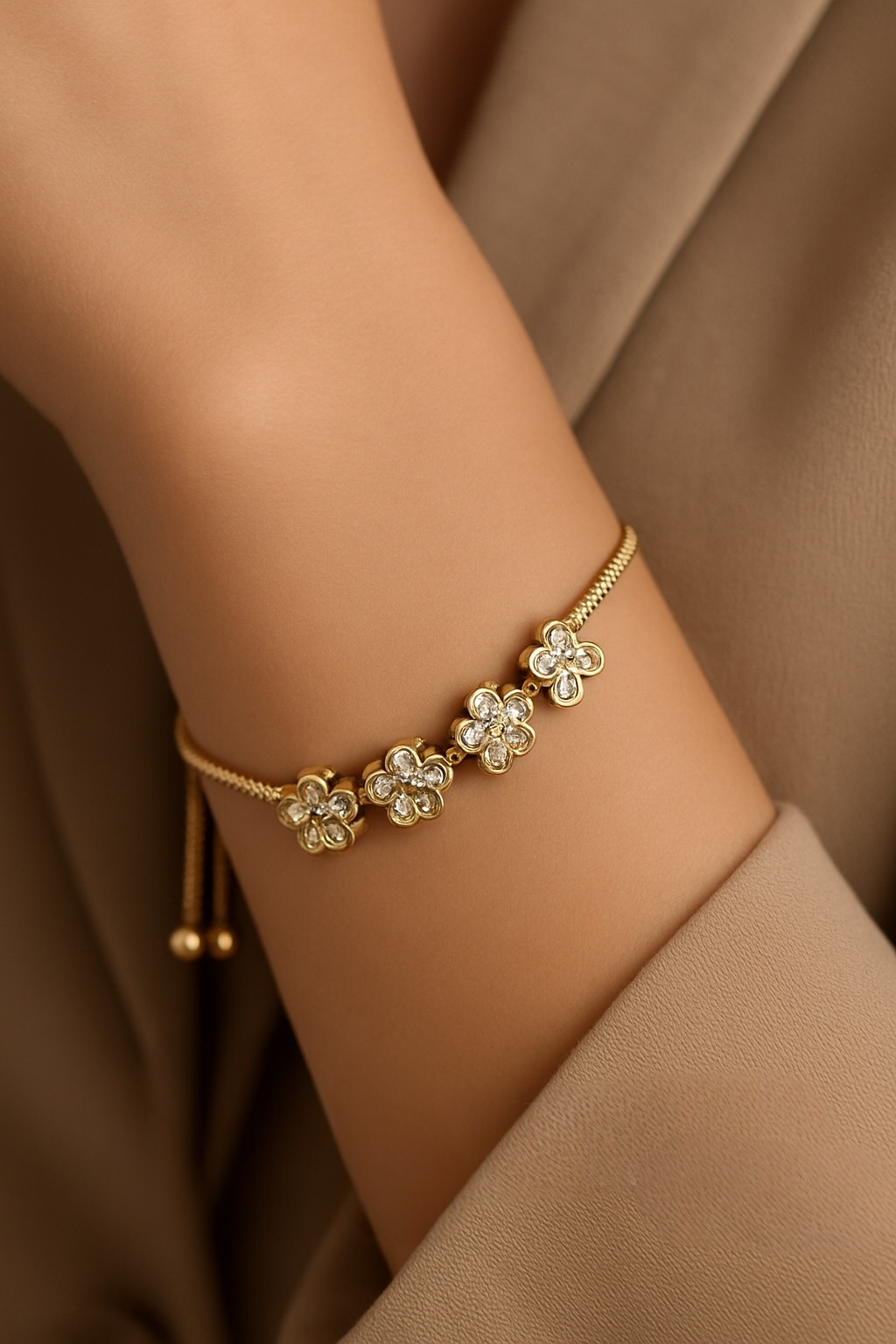 Gold Renk Çiçek Ve Taş Detaylı Kadın Bileklikk