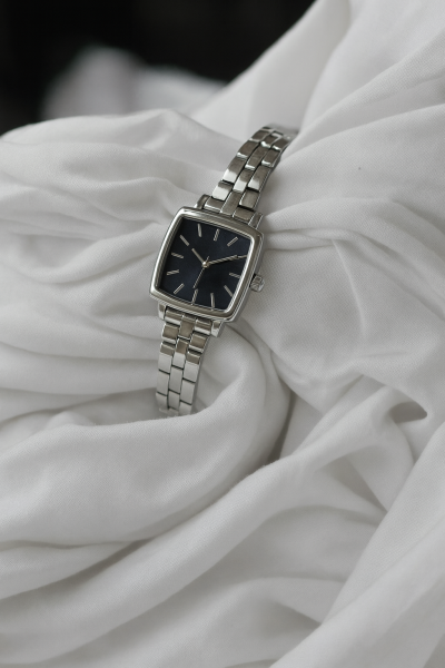 Retro Kare Kadran Minimal Özel Kutulu Gümüş Kadın Kol Saati Siyah