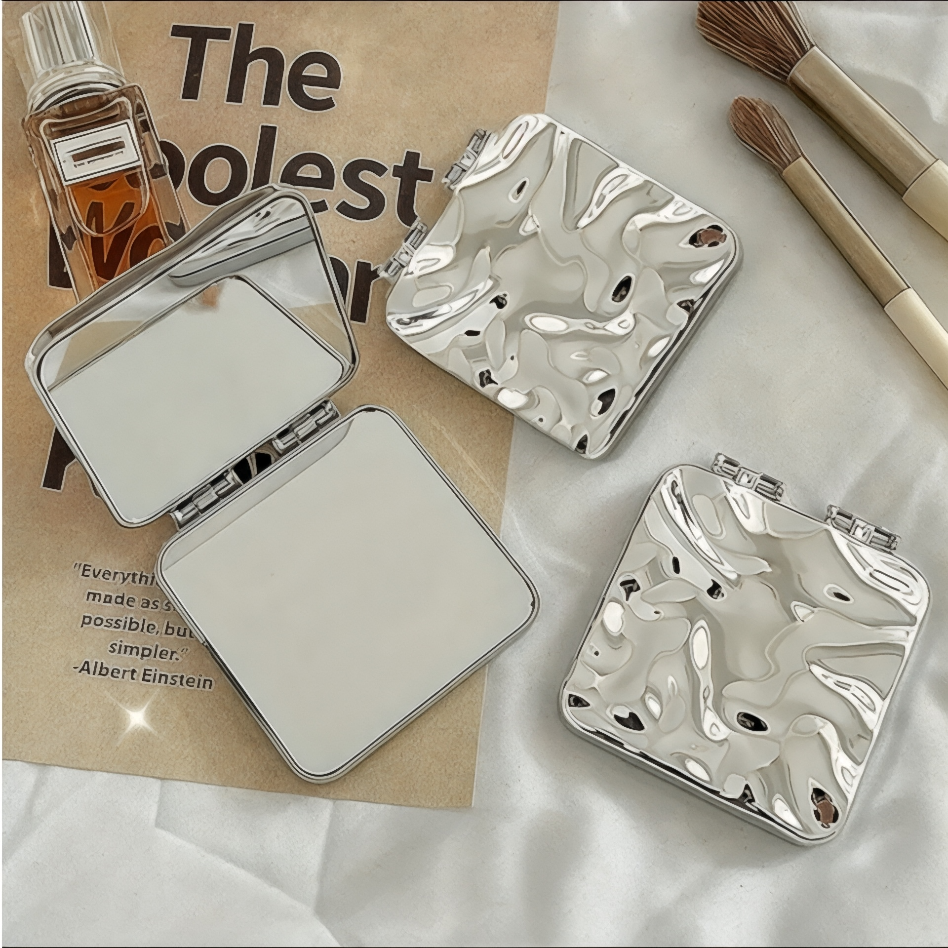 Gümüş Dalga Detaylı Cep Aynası